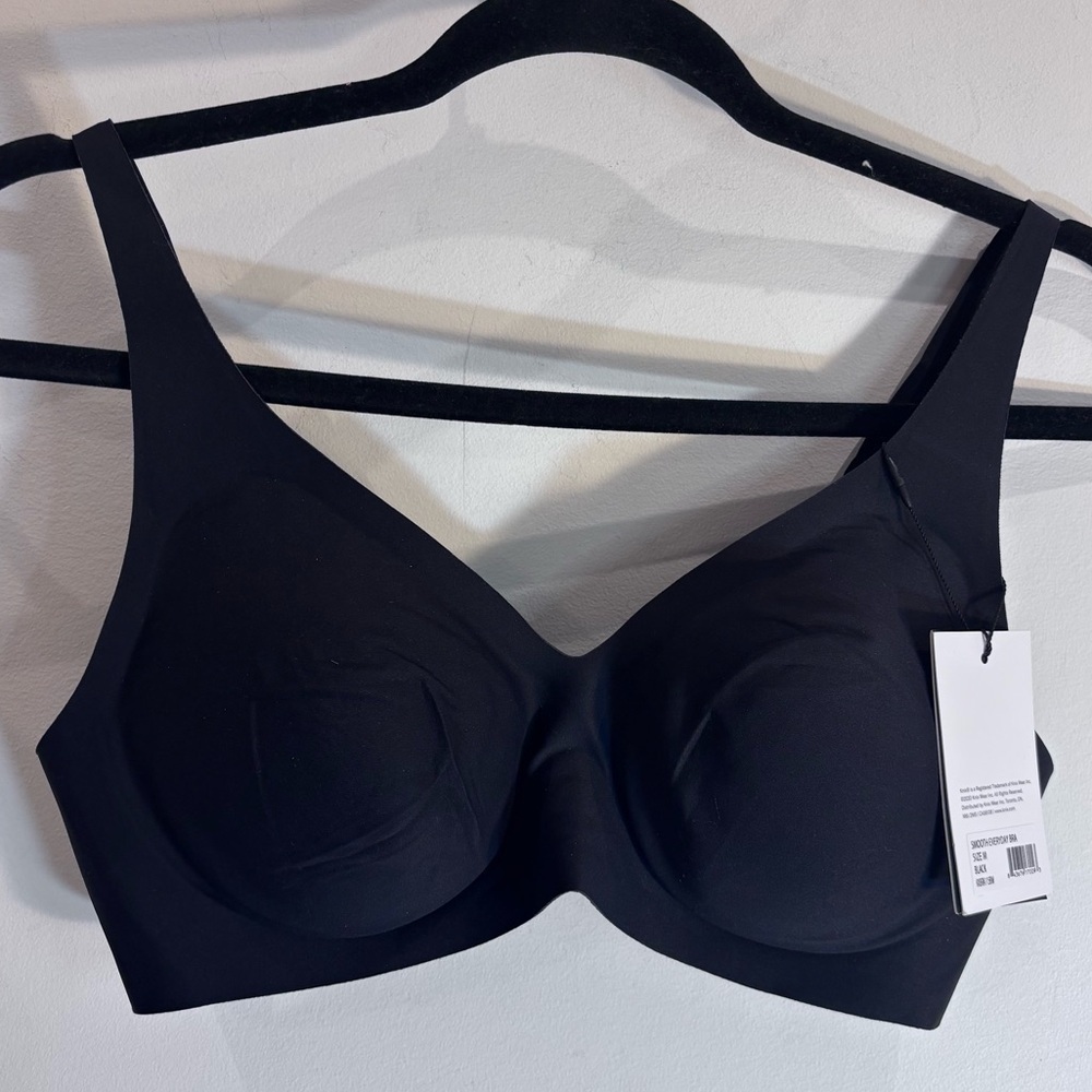 KNIX Sz M Smooth Everyday Bra Removable Pads Adjustable Straps & Back Black NEW